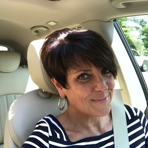 Meet your Posher, Claudia